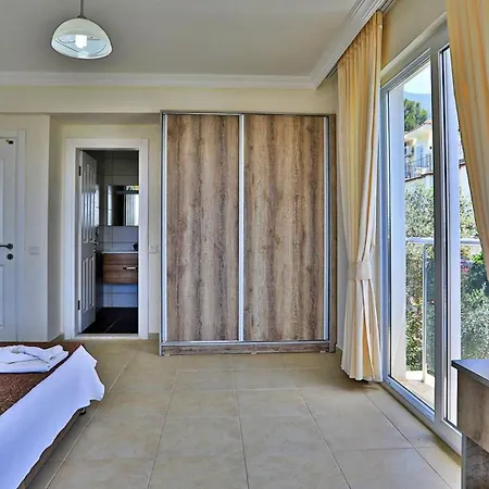 Villa Oludeniz 4 Bedroom 2184 *