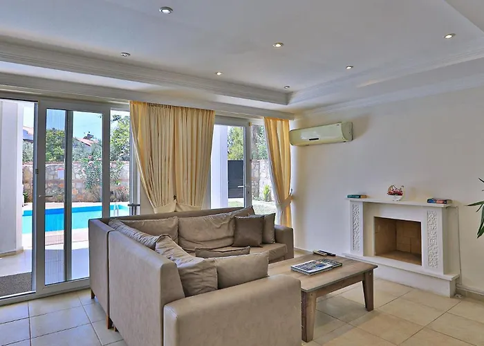 4 Bedroom With Private Pool *