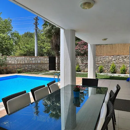 4 Bedroom With Private Pool *