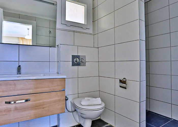 4 Bedroom With Private Pool *