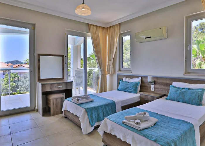 4 Bedroom With Private Pool * فتحية