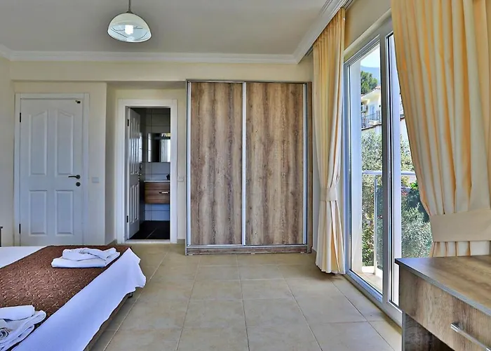 فيلة 4 Bedroom With Private Pool *