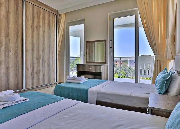 4 Bedroom With Private Pool فتحية