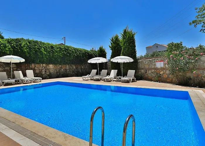 4 Bedroom With Private Pool *
